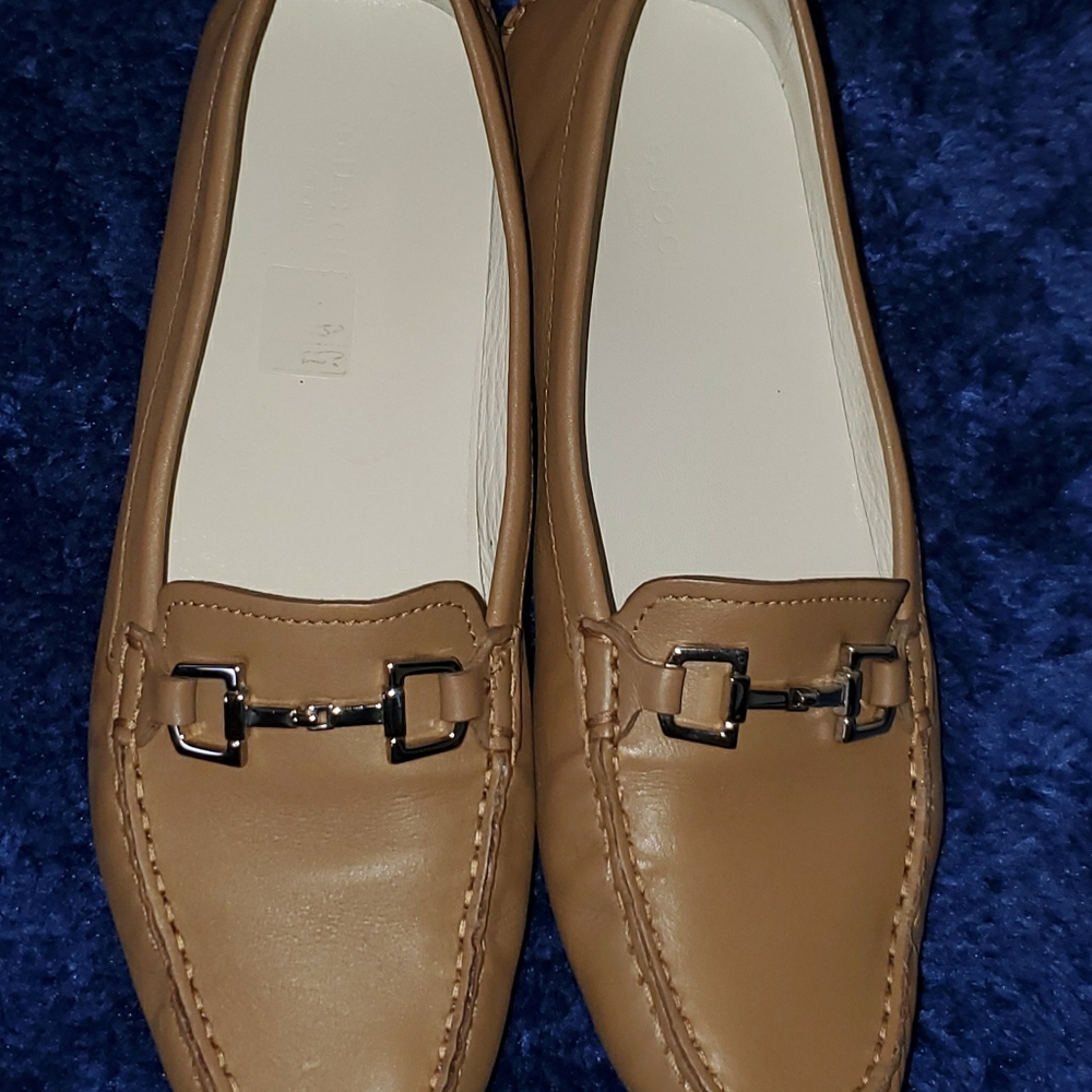 Authentic Gucci Tan Qardaha driver moccasins